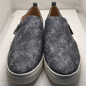 Naturalizer Women’s Textured Blue & White Slip-On Sneakers 9.5W